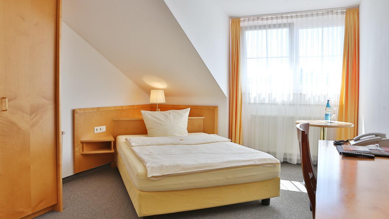 Hotel Alznauer Hof Gomaringen Exterior foto